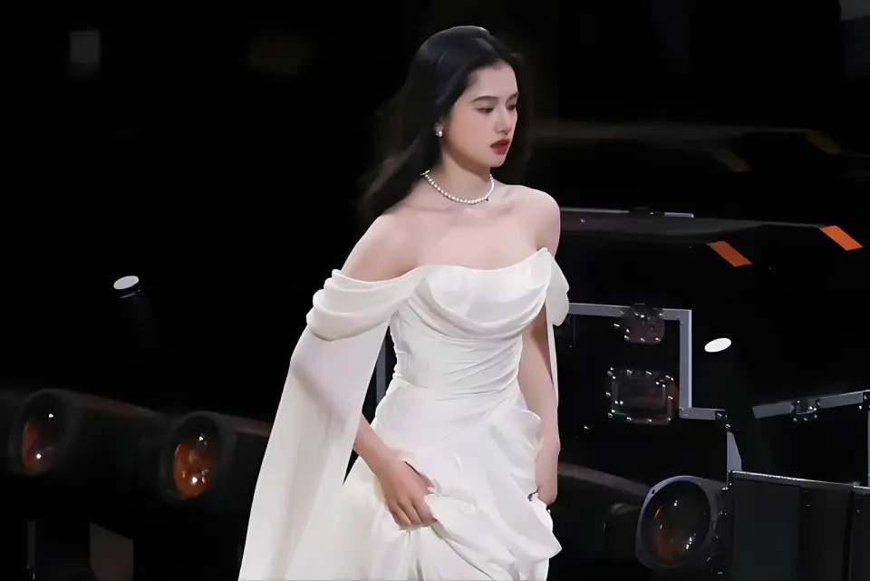 真人版白雪公主将映遭嘲,黑雪公主、王后和石矶娘娘谁最美?