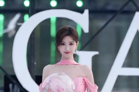 伊能静回应与秦昊各玩过各的:我们没有离婚只是各自过各自的生活