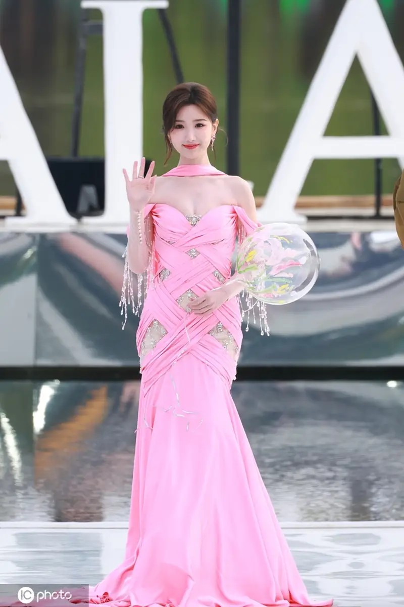 从“黑料女王”到央媒认证!陈妍希离婚27天后,打了多少人的脸?