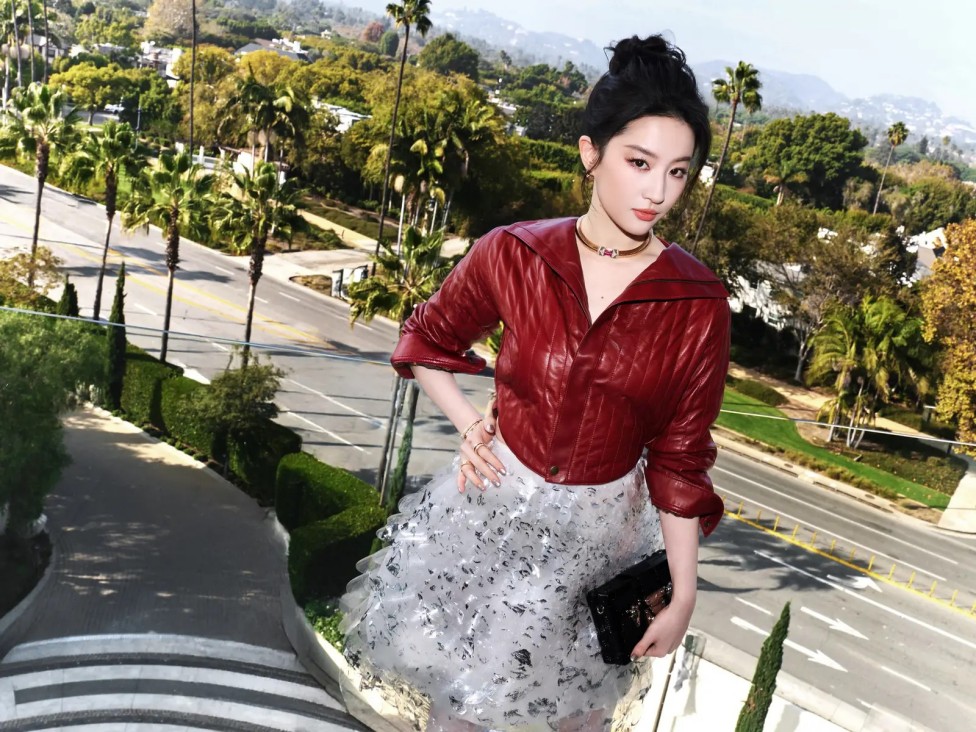 港媒抹黑风波:成龙与容祖儿事件的真相还原