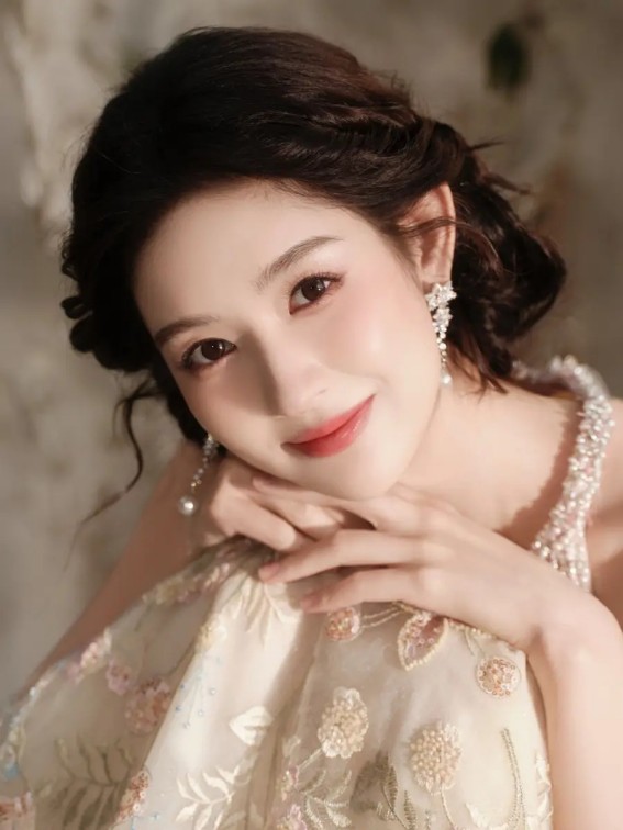 “累死累活，受尽折磨，还痴心妄想谈恋爱”