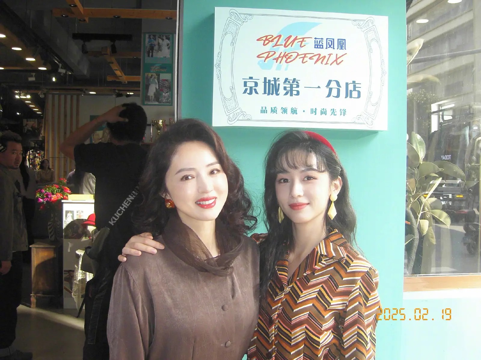 第一批出海摆摊的程序员，已靠AI回本