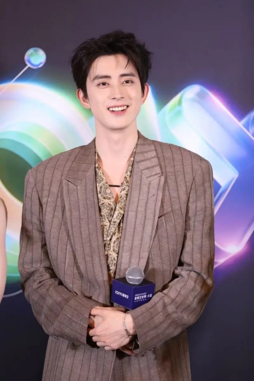 从DeepSeek V4、GPT5.5同日更新，看中美科技生态对撞